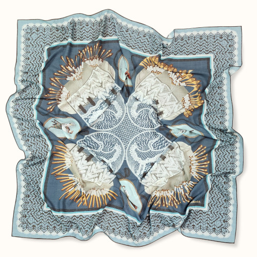 Shawl "LACE" wool 135x135 on grey background